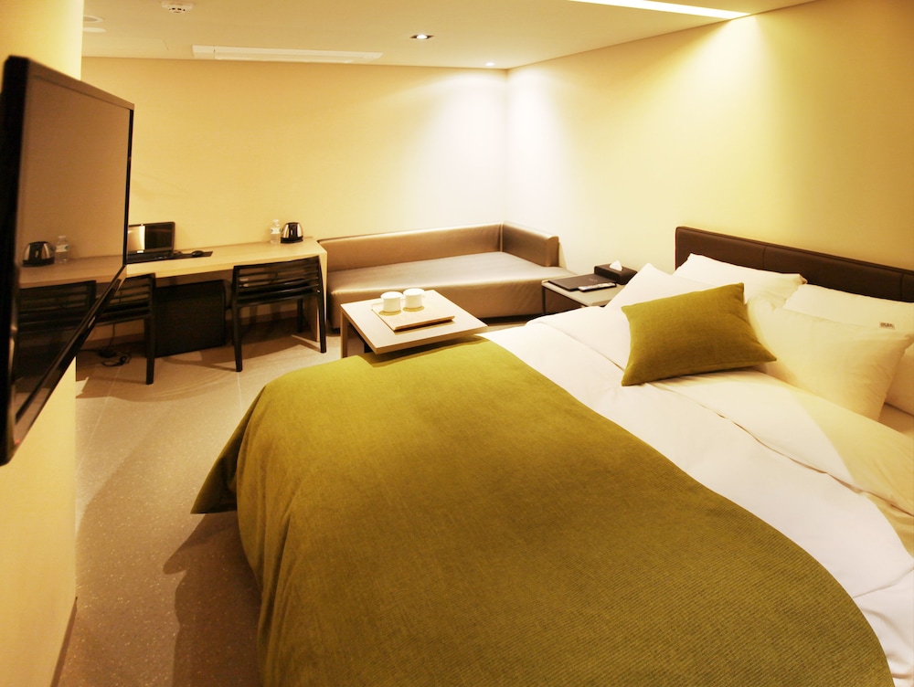 Vine Hotel 23/50