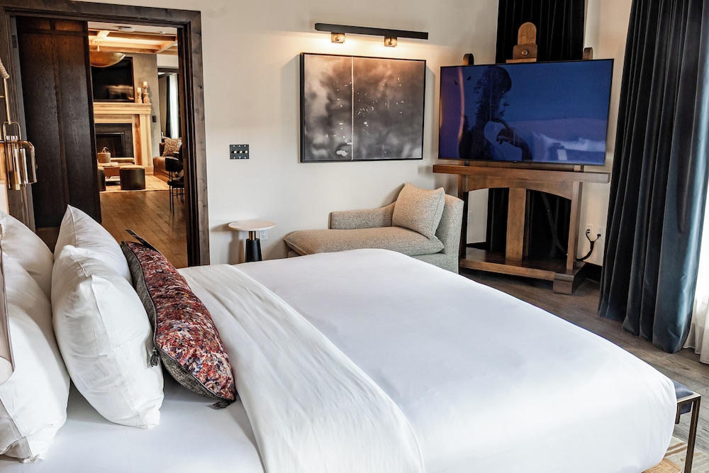Hotel Renegade 21/50