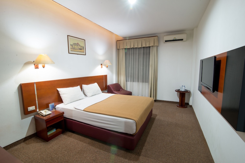 Puri Mega Hotel 13/28