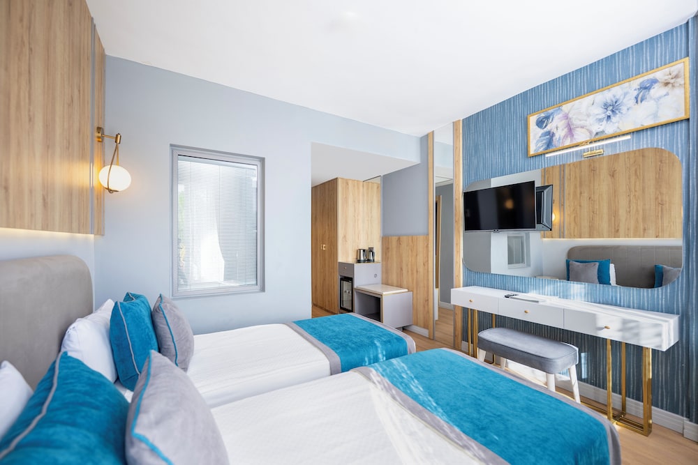 Sealife Lounge - Adults Only 17/50