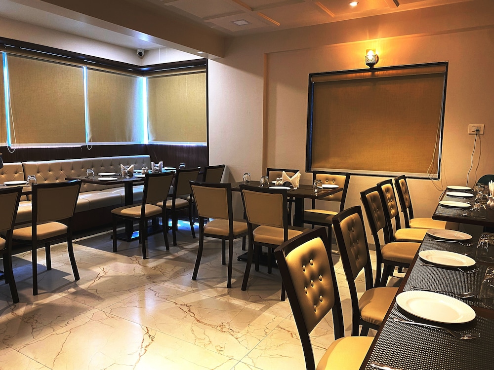 The Grand Sarovar Inn and Suites 14/19