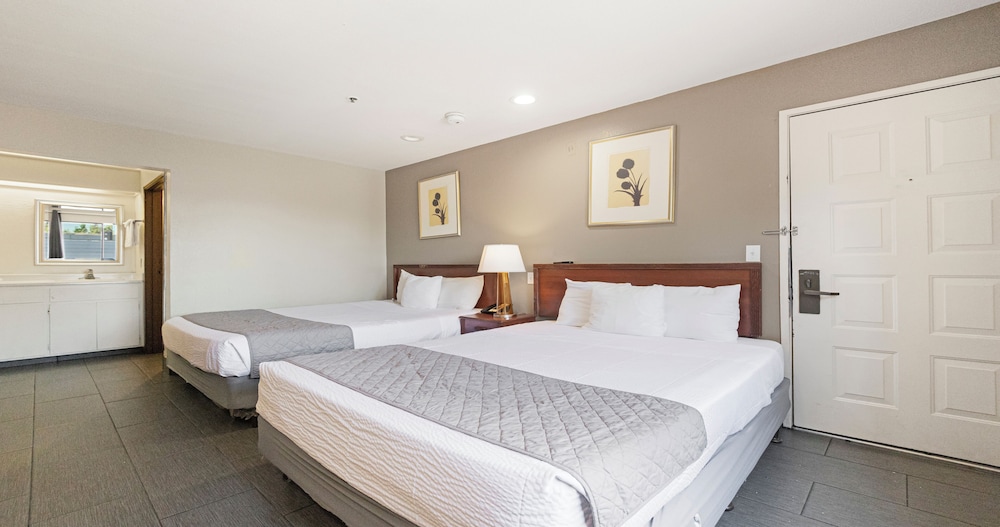 Budget Inn and Suites Stockton 35/55