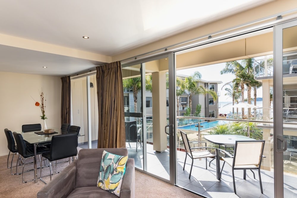 Edgewater Palms Apartments 53/74