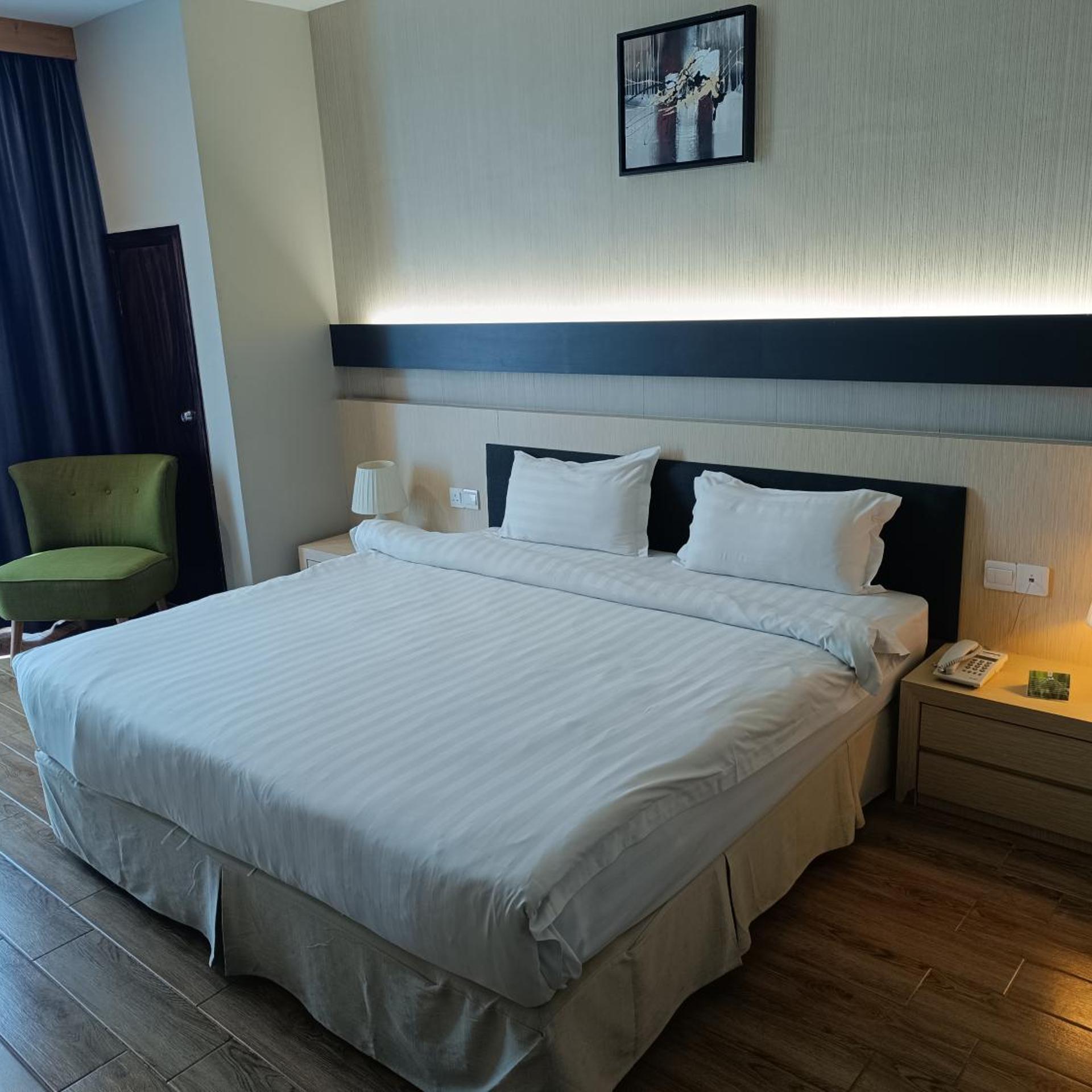 Lintas Platinum Hotel 12/59