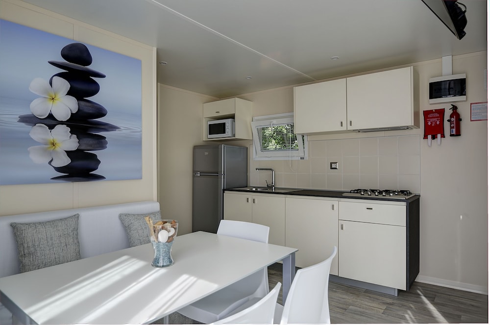 Flaminio Village Bungalow Park Campground 29/71