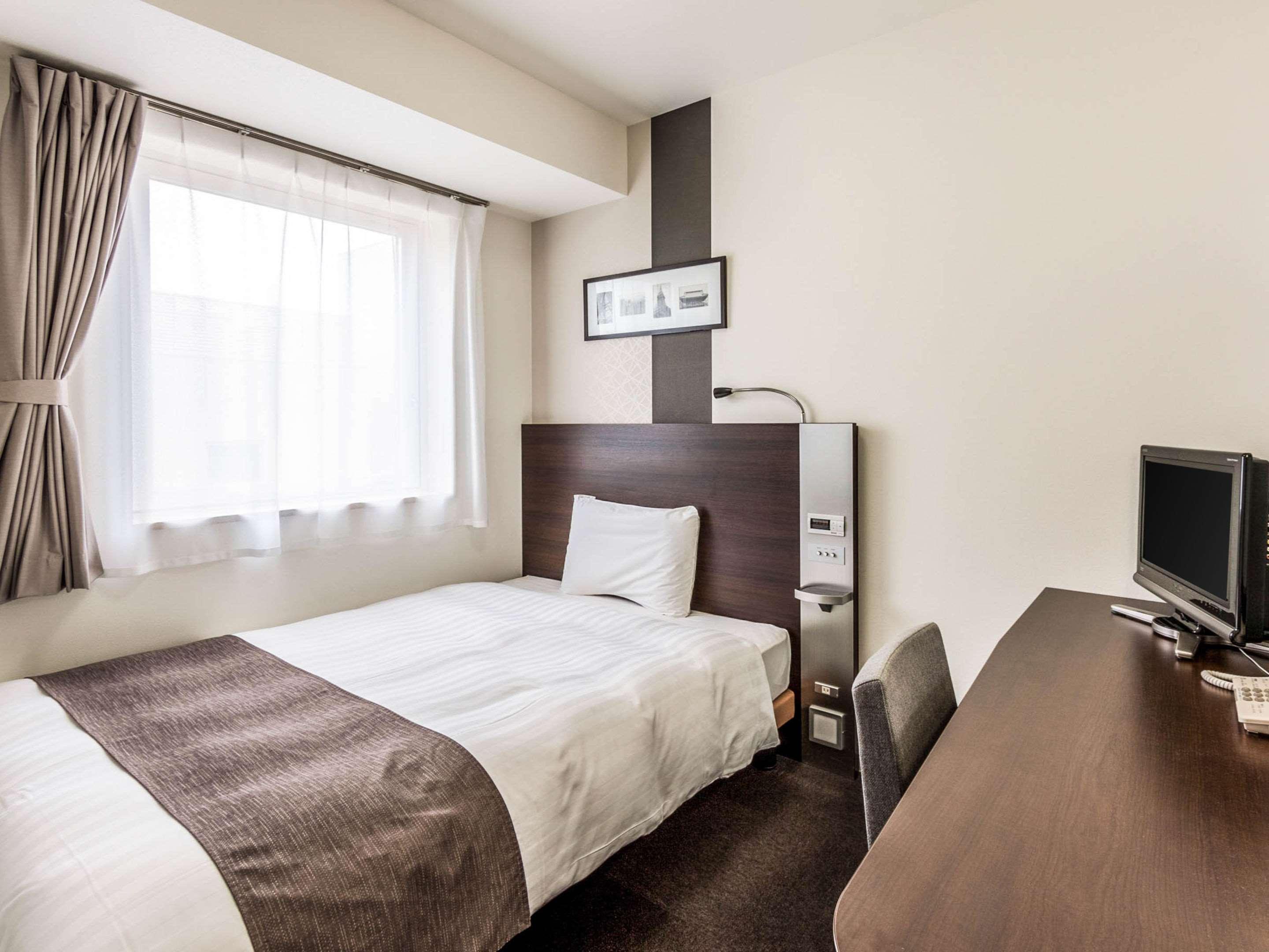 ROOM, DOUBLE BED