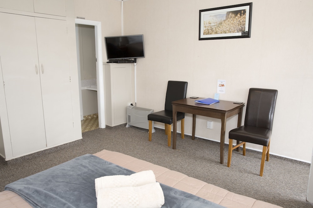GREYMOUTH MOTEL 38/54