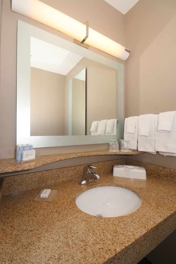 SpringHill Suites Charleston North/Ashley Phosphate 44/46