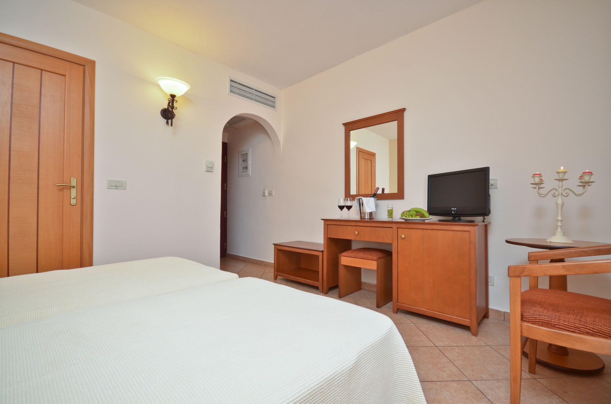 COMFORT, POOL OR SEA VIEW
