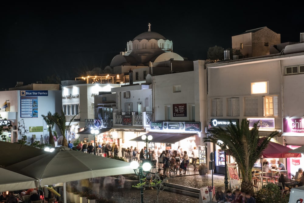 Santorini Main Square 2/29