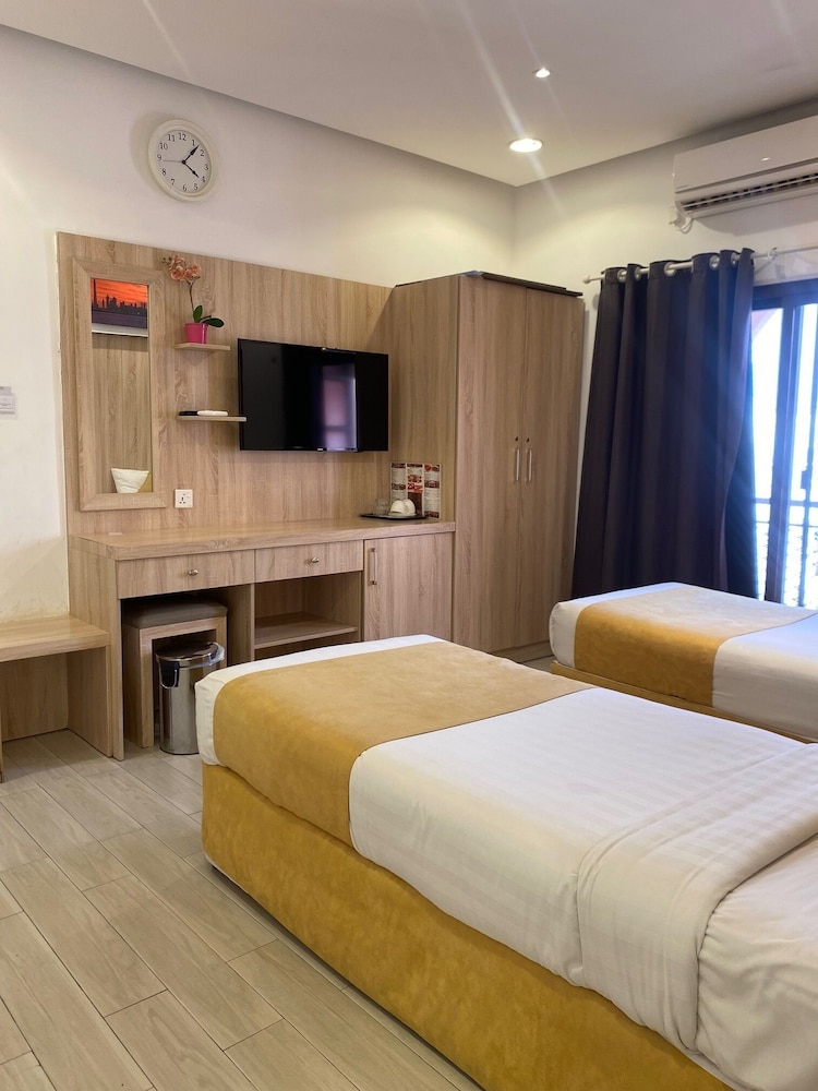 Capital O 314 24 Gold Hotel 17/49