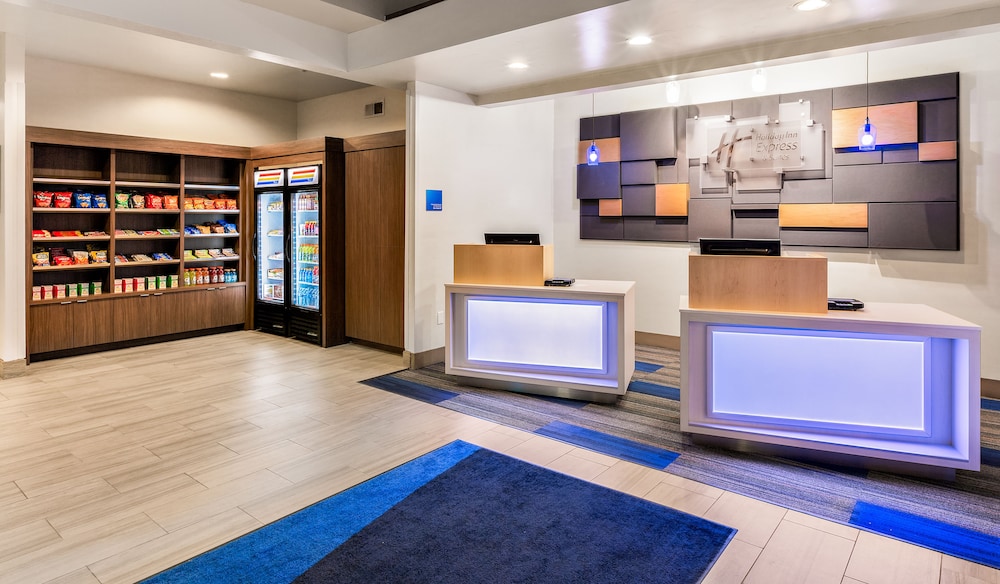 Holiday Inn Express Suites Oroville Lake 5/60