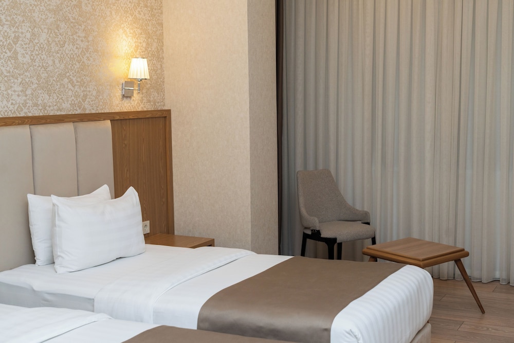 Al Anvar Hotel 25/48
