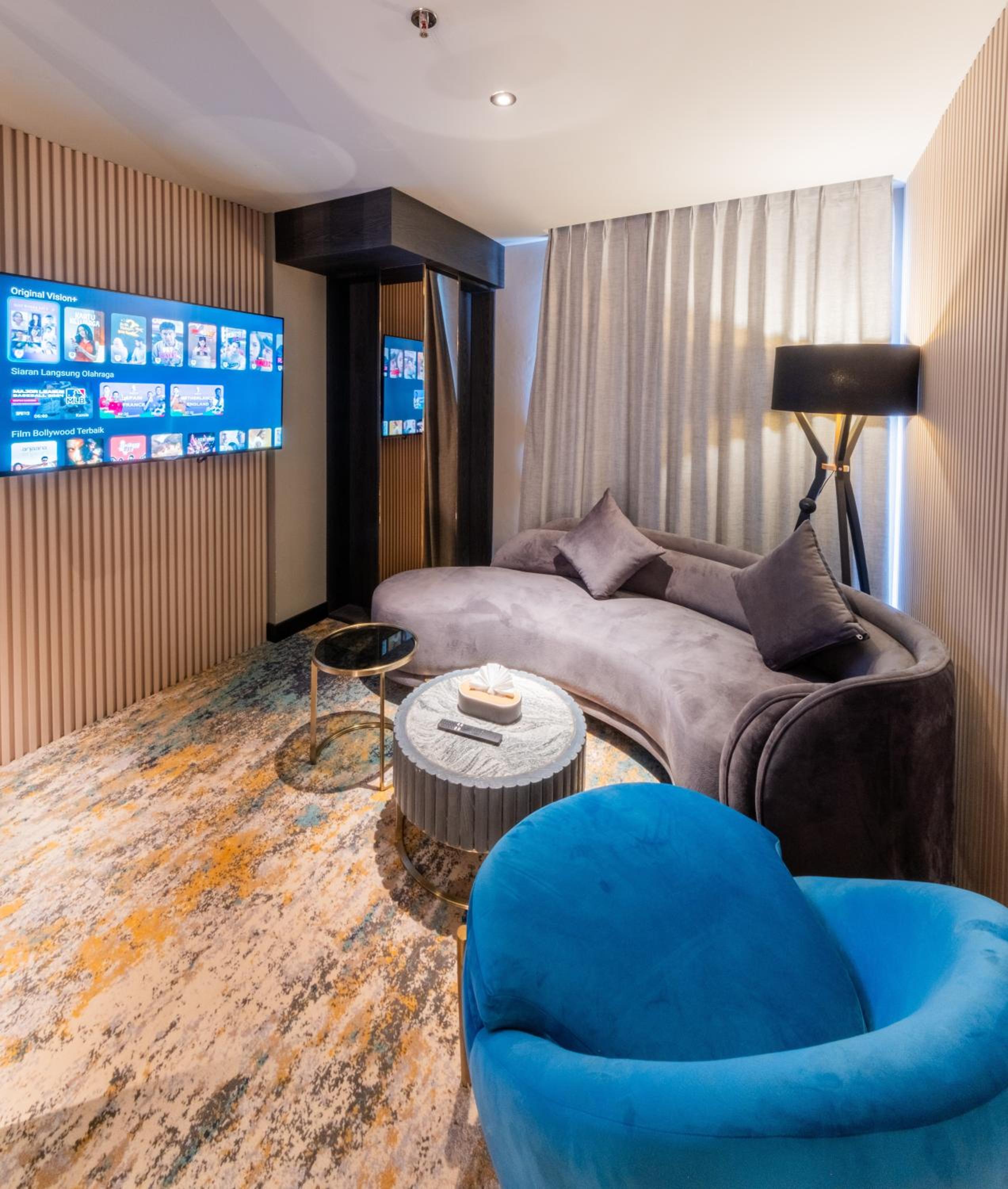 Executive, Suite