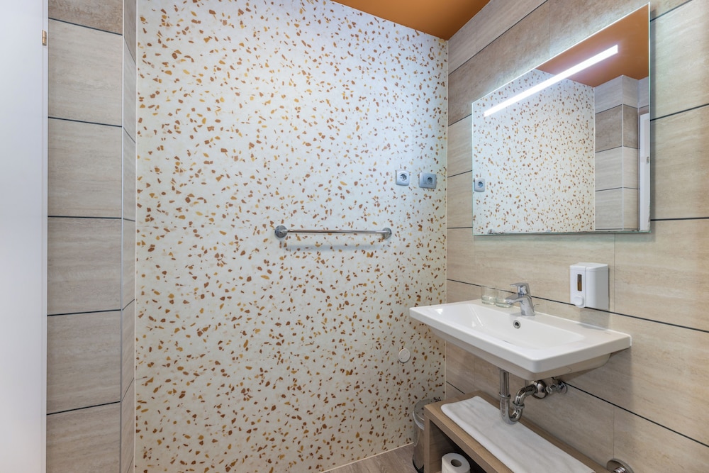 HOSTEL SOL 60/62