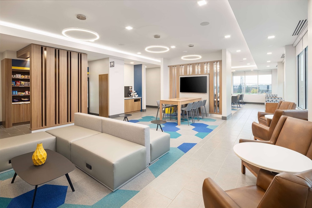 Microtel Inn and Suites by Wyndham Macedon 14/25