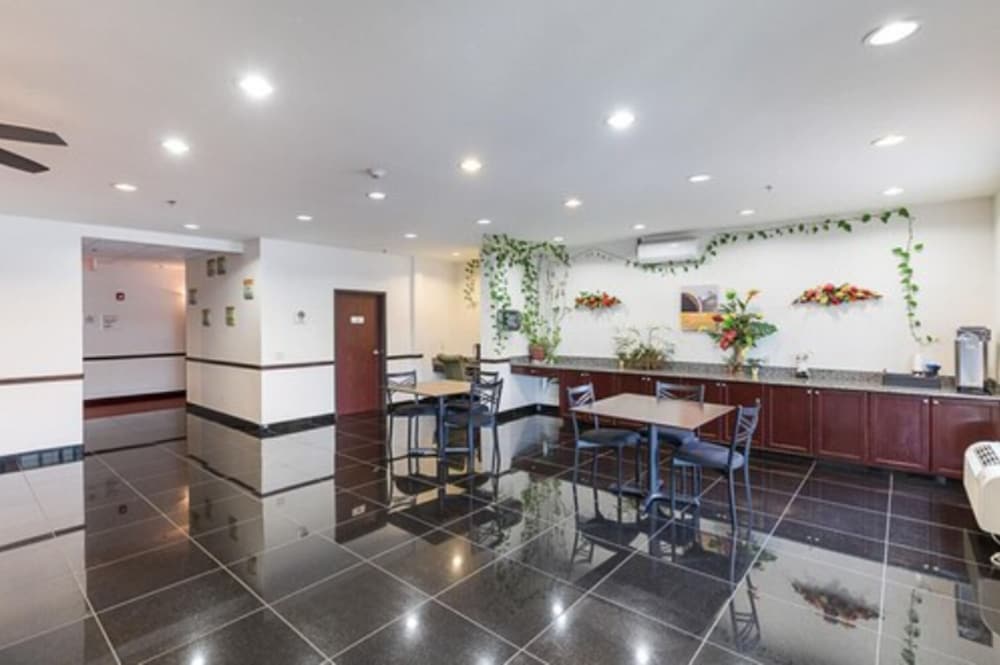 Budget Inn and Suites 21/27