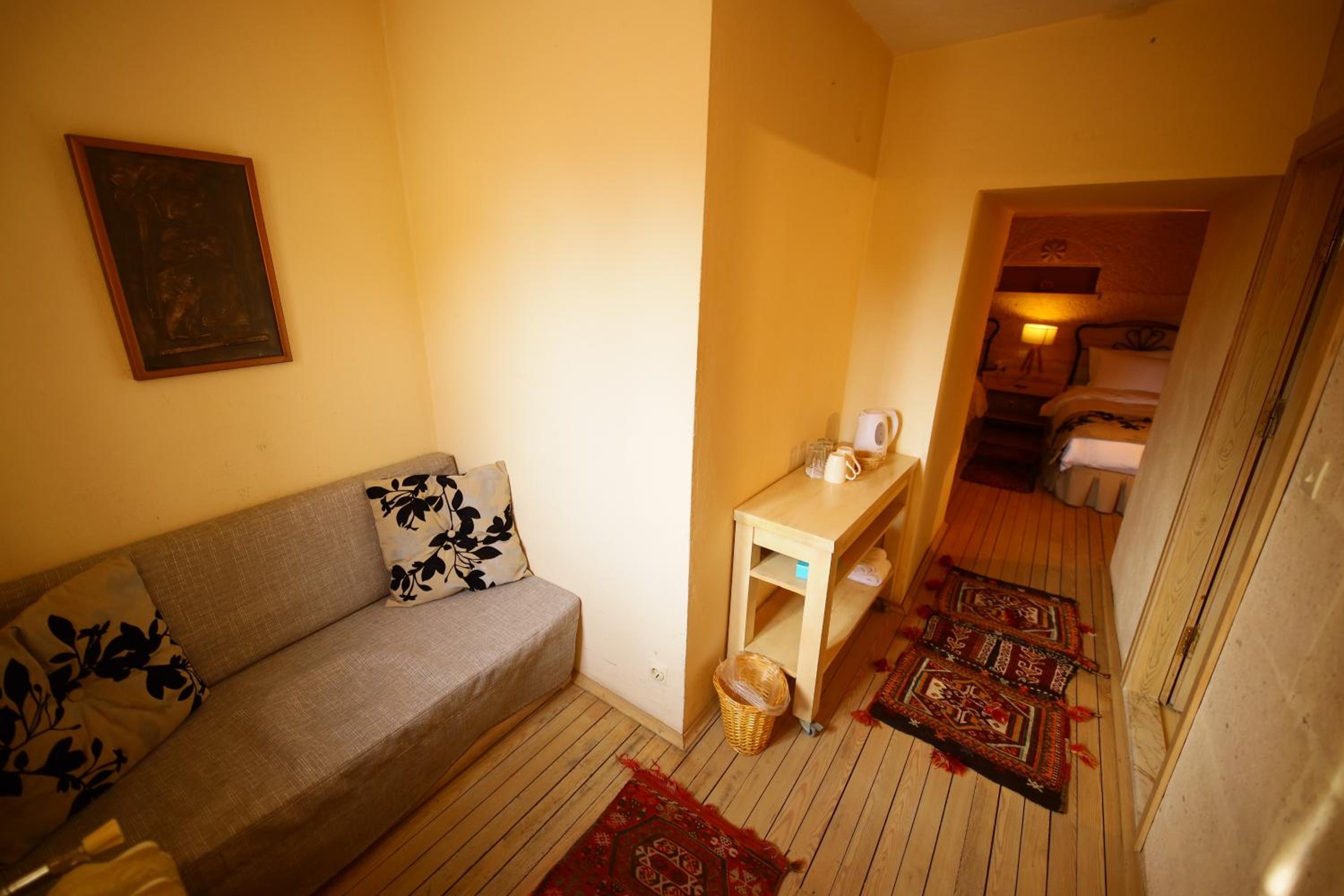 Cave, Twin Beds