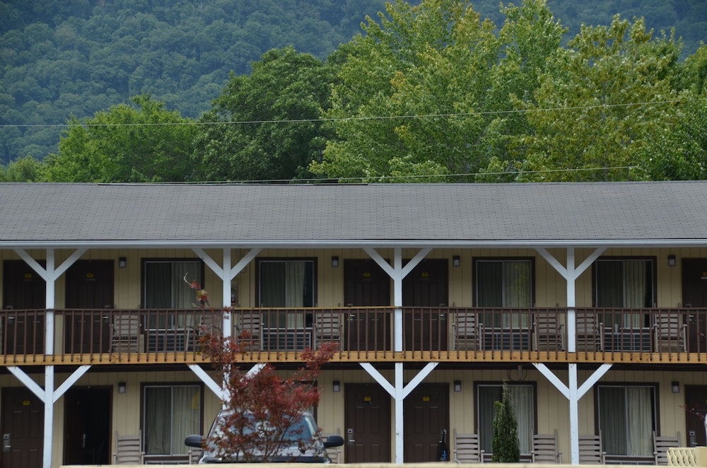 Travelowes Motel 56/58