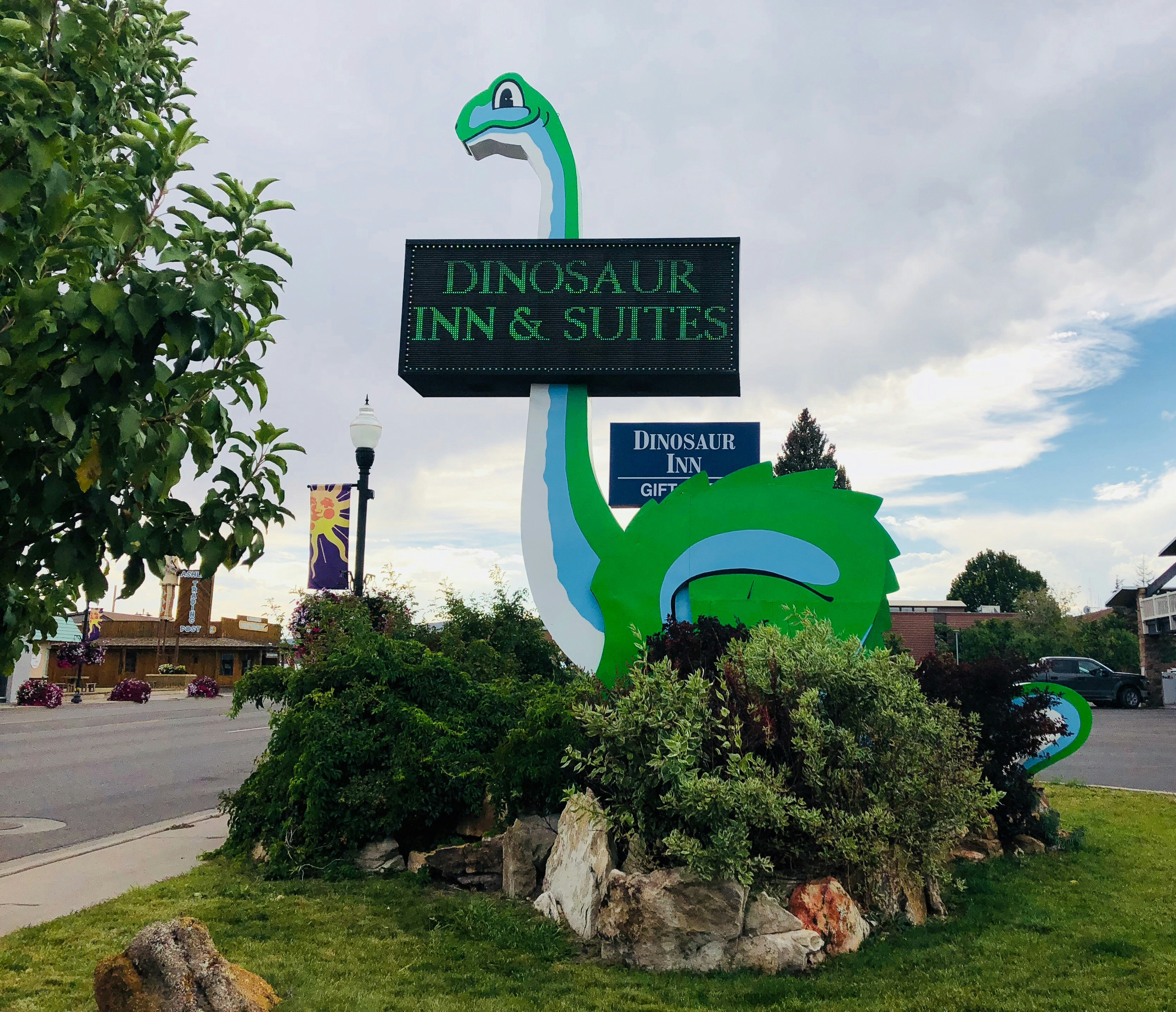 Dinosaur Inn and Suite 1/8