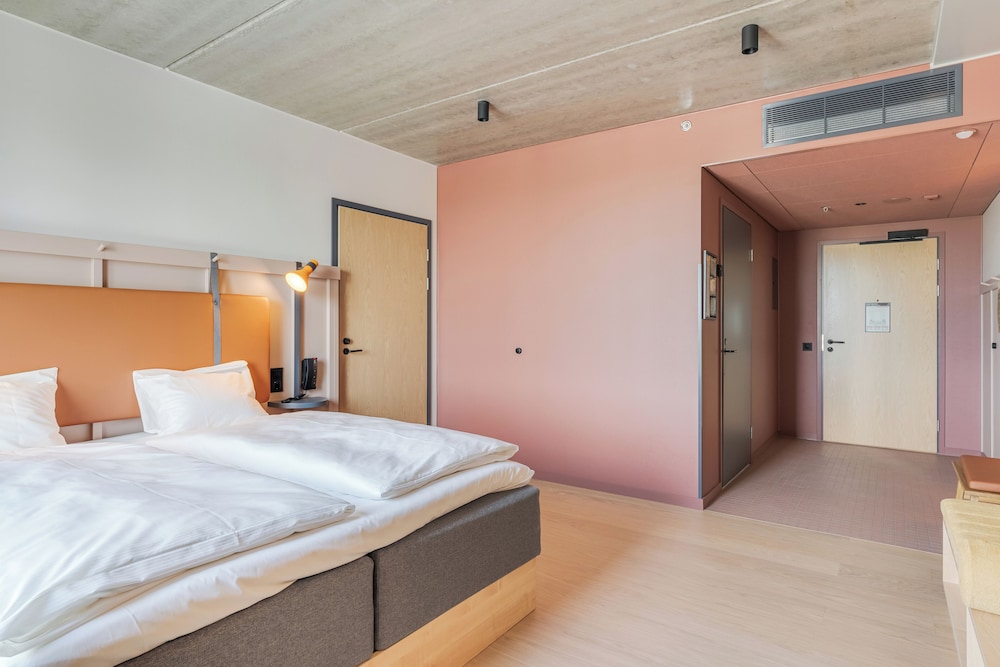 غرفة قياسية بسرير كينج، Comfort Hotel Helsinki Airport 3/6