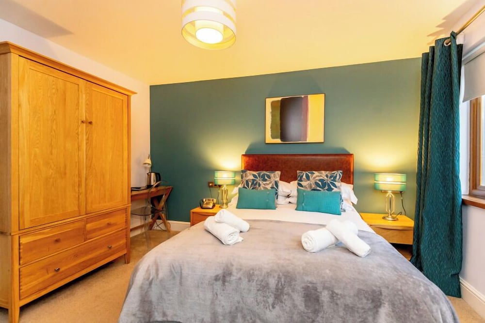 The Gower Hotel 10/50