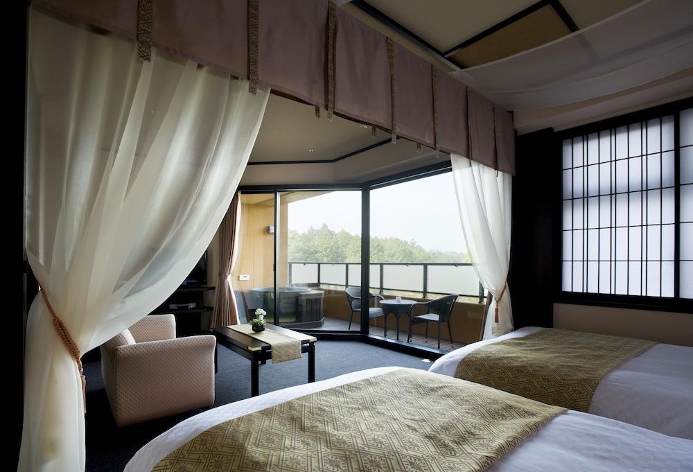 Japanese Western, Twin Beds, Outdoor Bath