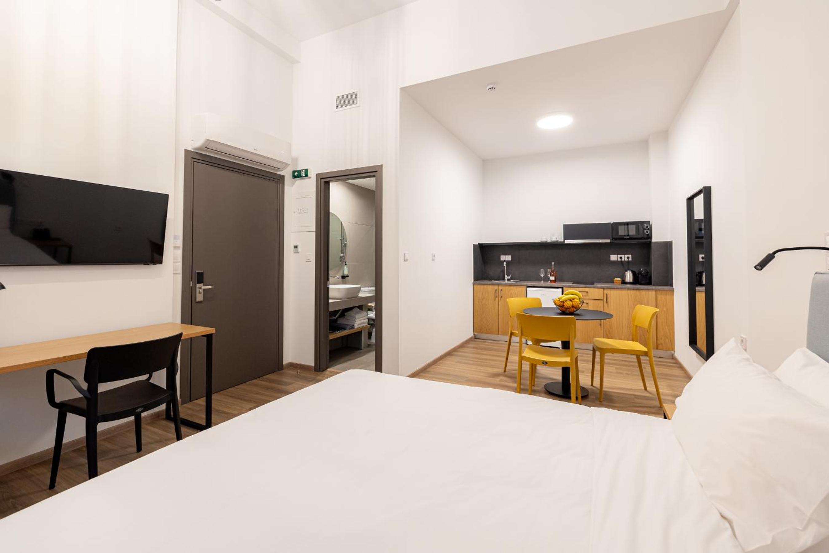 Earos Urban Living 8/23