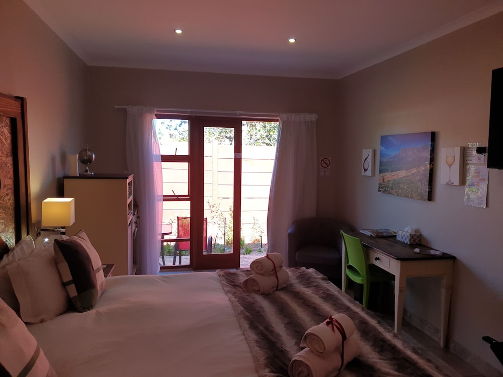 Dilisca Guesthouse 10/50