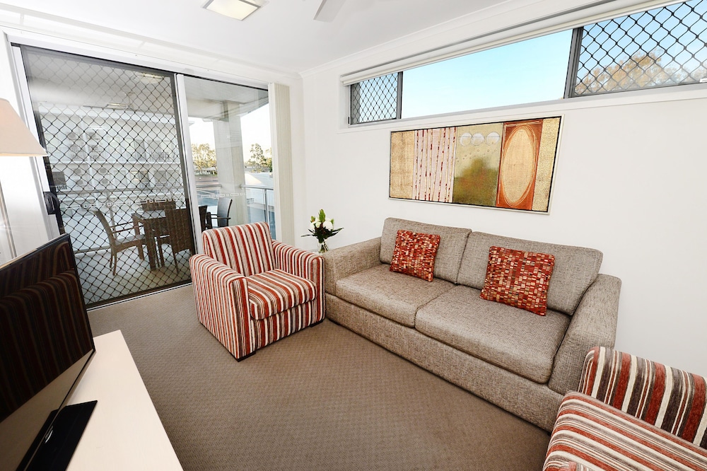 Oaks Moranbah Suites 43/54