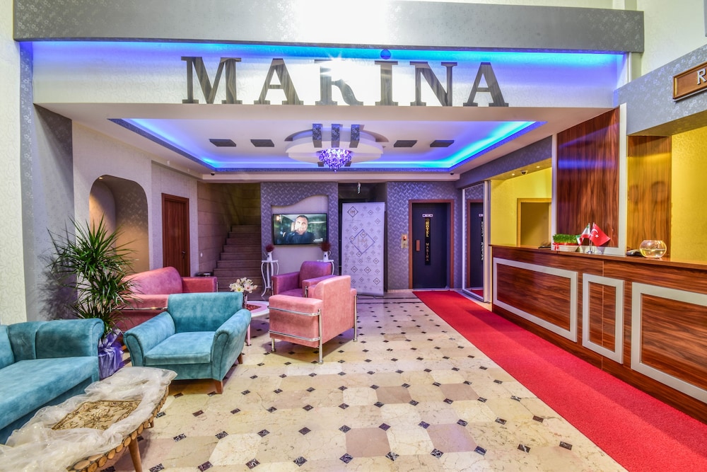 Marina Hotel 17/24