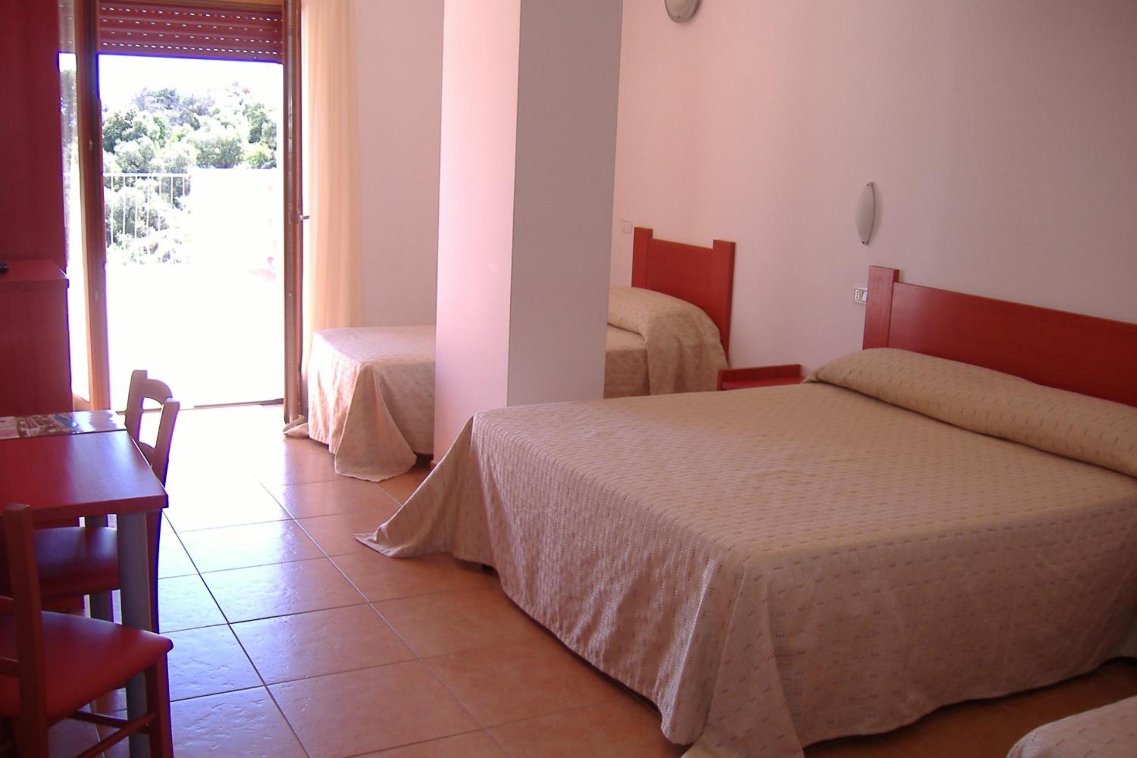 ROOM, QUADRUPLE, BALCONY