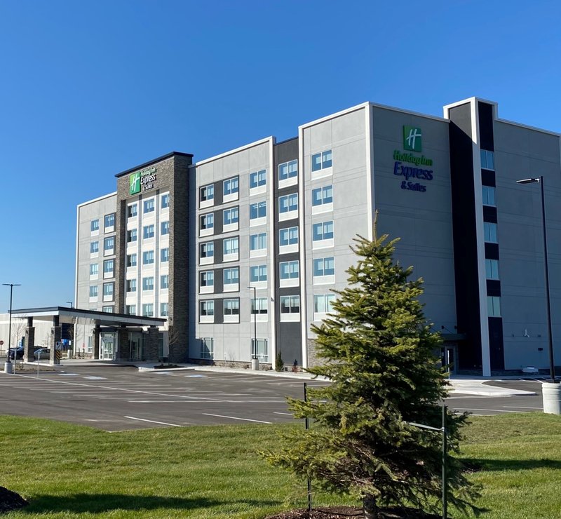 Holiday Inn Express Suites Aurora 4/77