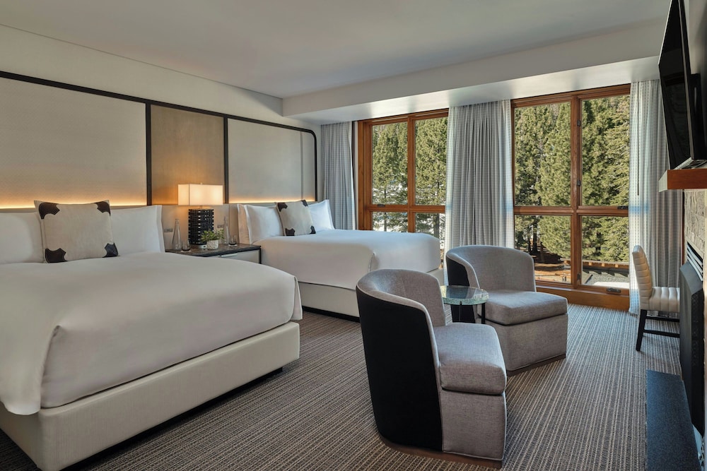 Room, 2 Queen Beds, Mountain View