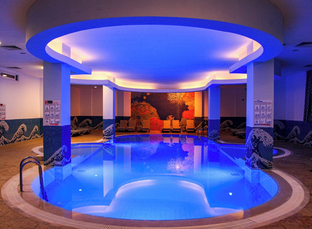 Catamaran Resort Hotel 40/71