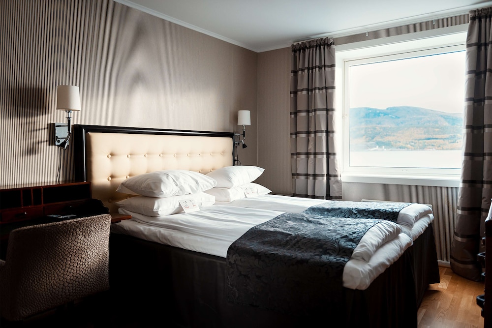 Master, Suite, Twin Beds