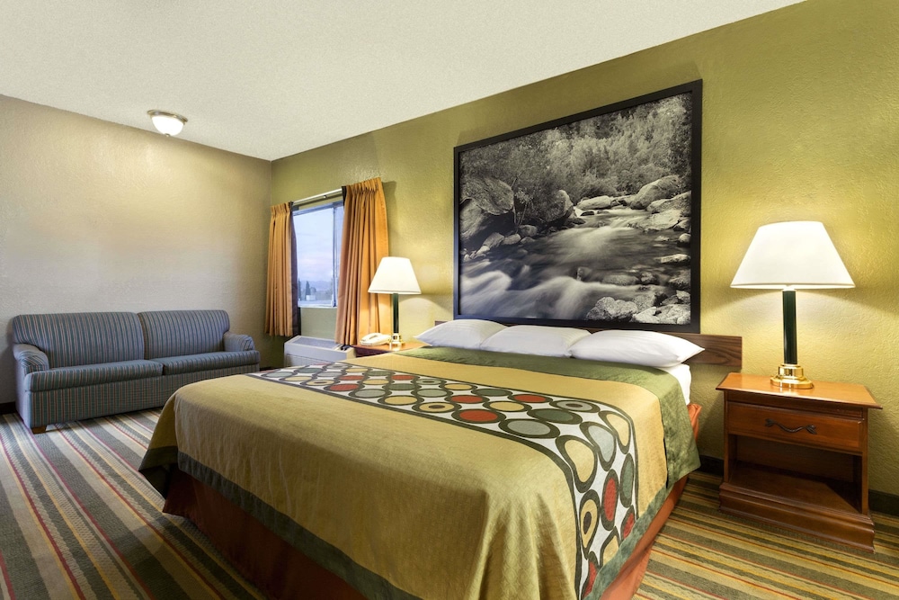 Super 8 By Wyndham Ridgecrest 15/44