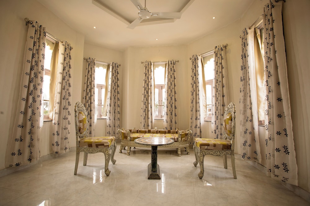 Bloom Boutique Udaipur (Lake Pichola) 46/50