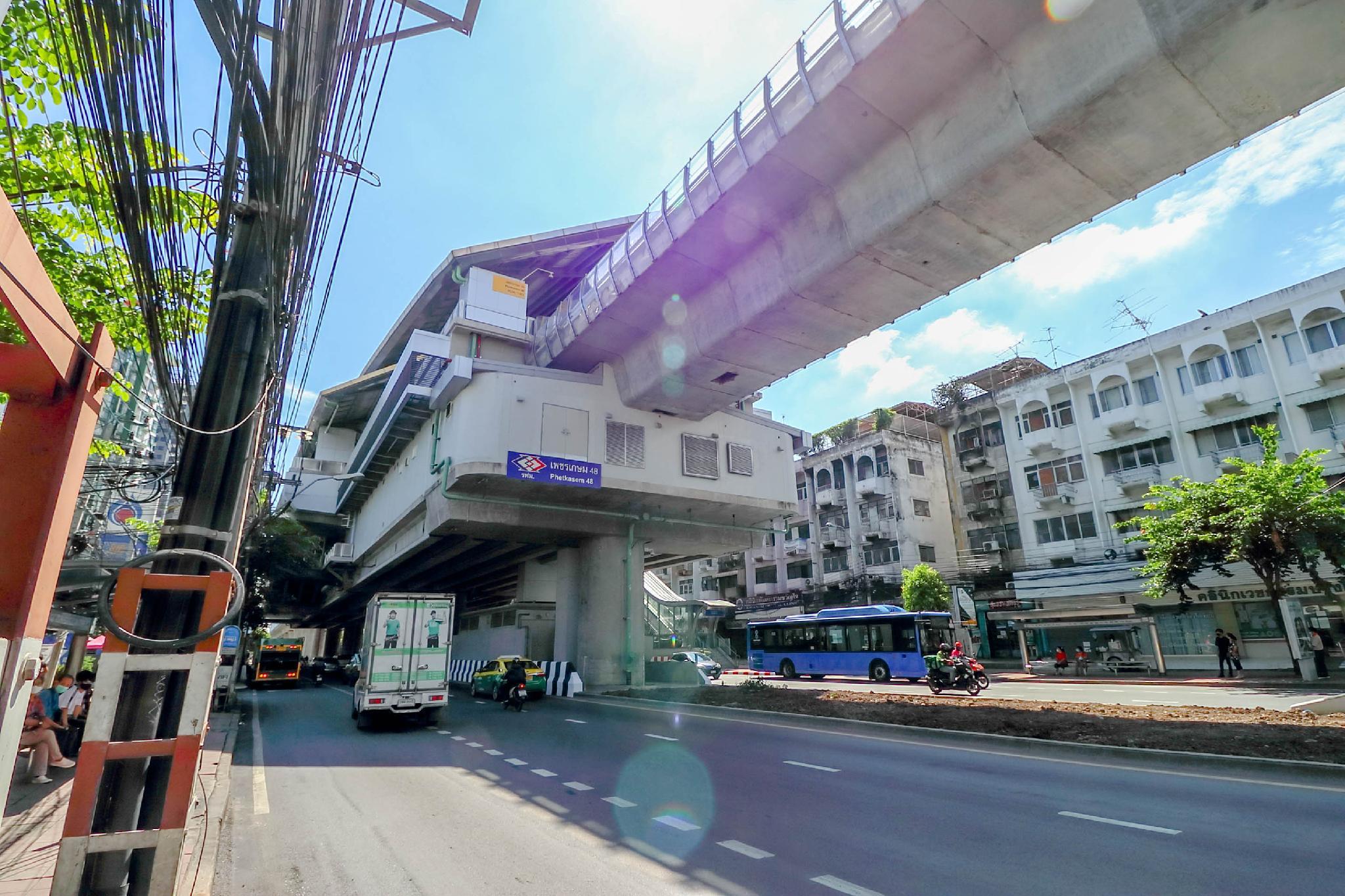 OYO 525 MRT Phetkasem 48/1 Place 30/33