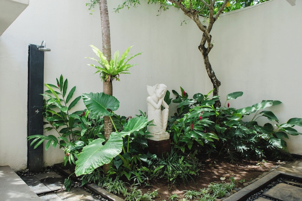 White Lotus Villa 42/50