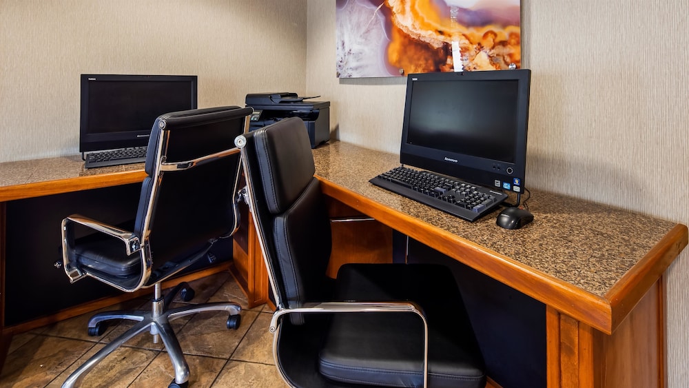 Best Western Plus Landing View Inn & Suites 47/51