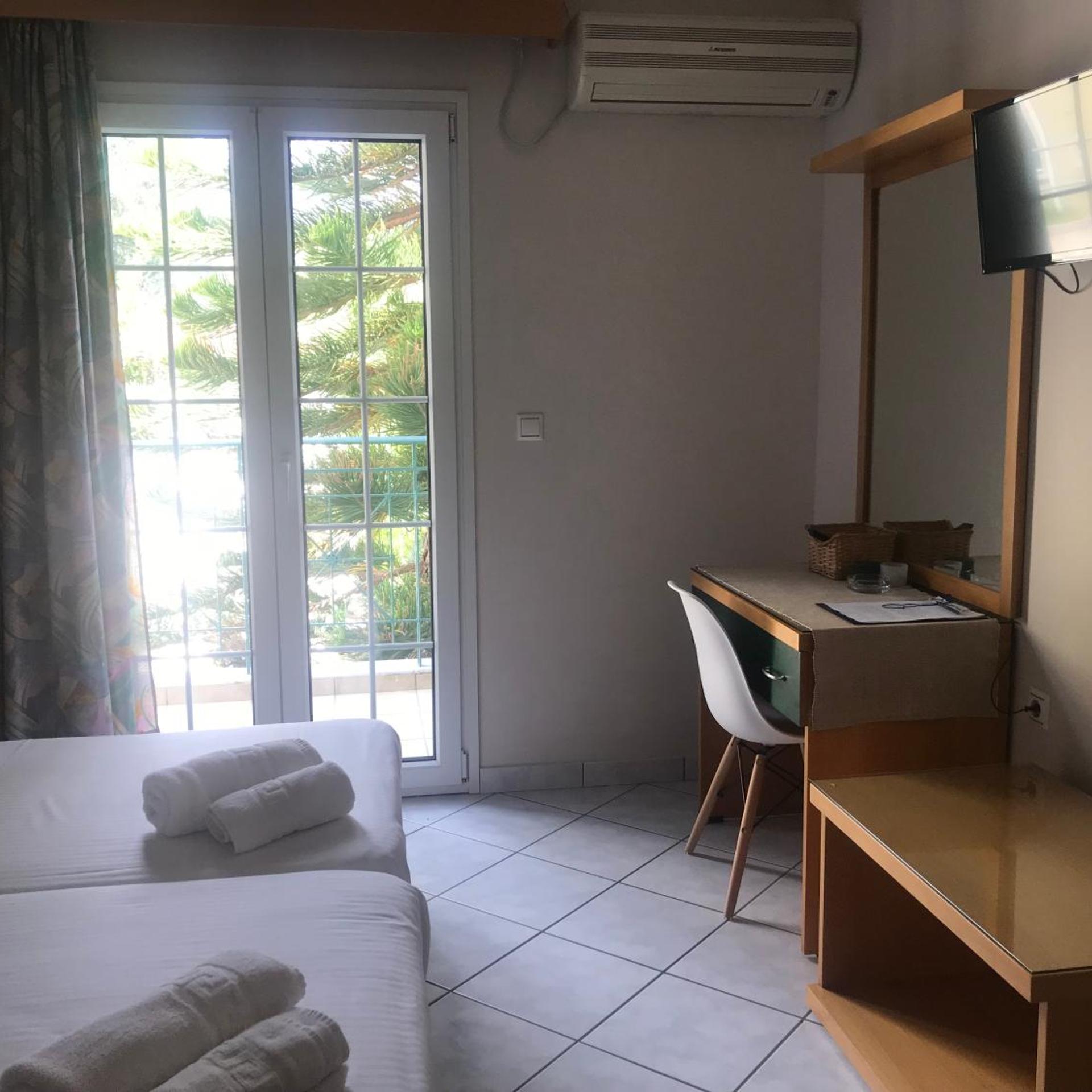 Naftilos Studios 32/54