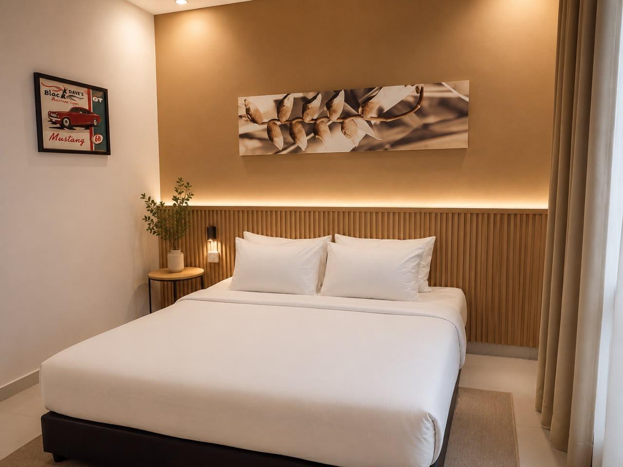 Standard, Queen Bed