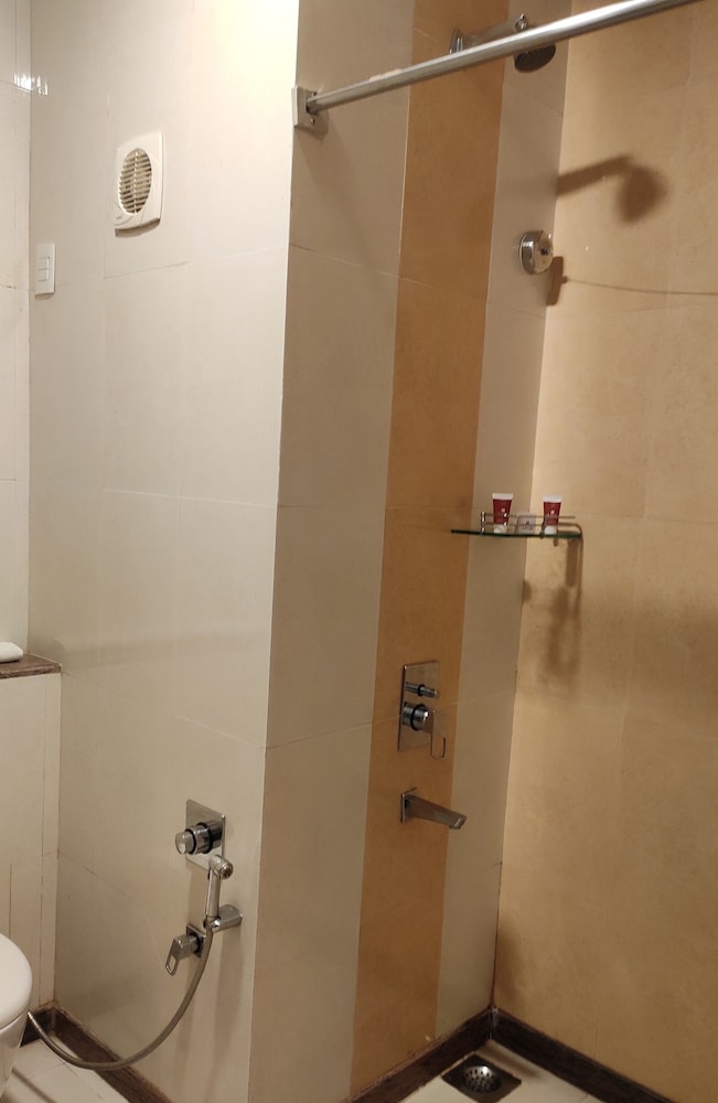 Aakar Lords Inn Saputara 39/40