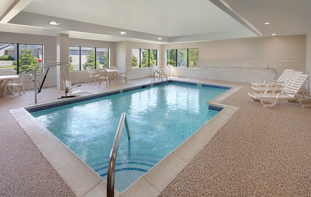 Holiday Inn Express Hotel And Suites Bradley Airport 35/74