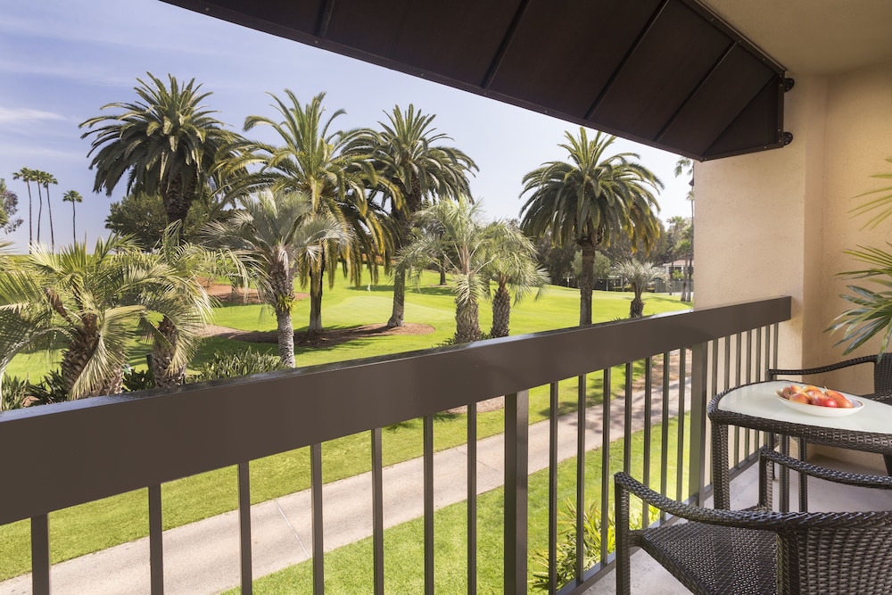 Hyatt Regency Newport Beach Hotel 12/75