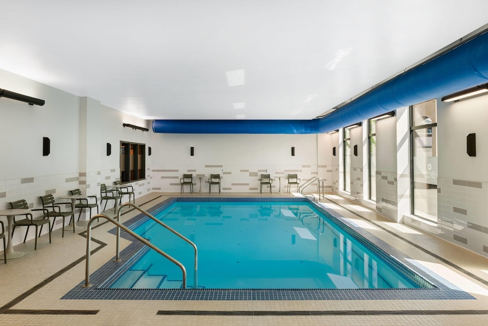 La Quinta Inn & Suites by Wyndham Kelowna BC 25/51