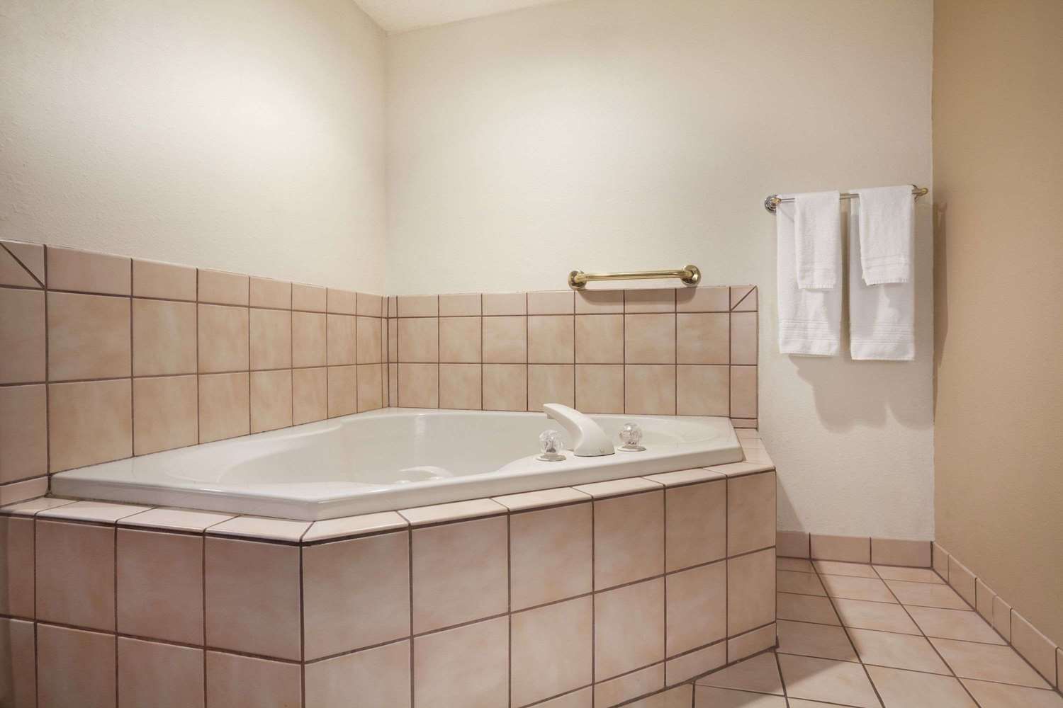 Super 8 by Wyndham Williston ND 29/30