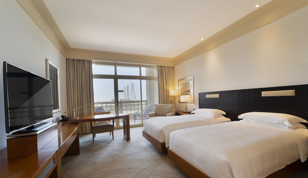 Grand Hyatt Doha Hotel and Villas 24/65