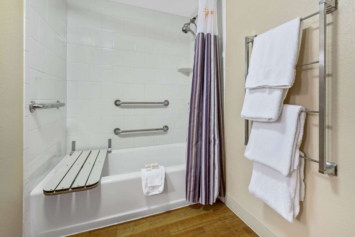 La Quinta Inn Suites By Wyndham West Palm Beach Airport 50/50